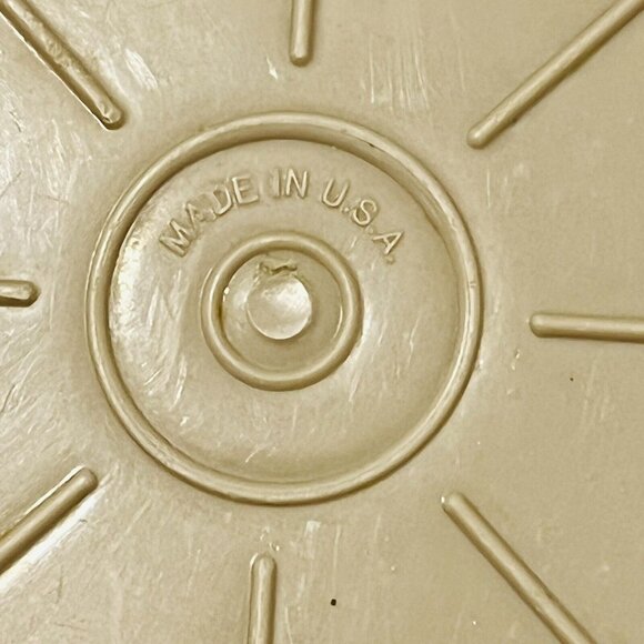 Vintage Tupperware 2 Qt Pitcher Harvest Tan Brown w/ White Push Button Lid - Picture 9 of 10